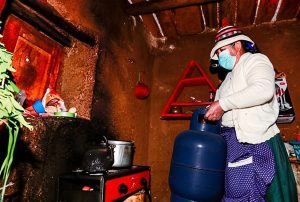 MÁS DE 3 MILLONES DE HOGARES COCINAN CON LEÑA: EL RETO DE LLEVAR ENERGÍA LIMPIA A MÁS PERUANOS