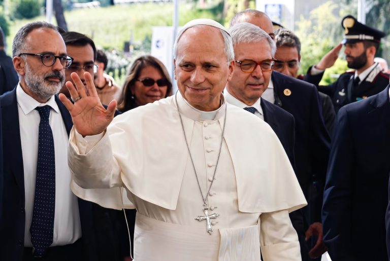 EL PAPA LEÓN XIV ES OPERADO CON ÉXITO DE UN CÁNCER DE PULMÓN EN ROMA