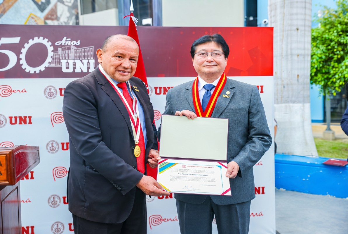 MINISTRO GUILLERMO SHINNO RECIBIÓ RECONOCIMIENTO INSTITUCIONAL DE LA UNIVERSIDAD NACIONAL DE INGENIERÍA