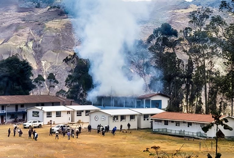 AUTORIDADES DEBEN INVESTIGAR Y DETENER A RESPONSABLES DEL LANZAMIENTO DE ARTEFACTO EXPLOSIVO A UN CENTRO DE VOTACIÓN EN SOROCHUCO