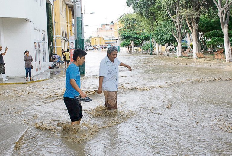 NIÑO COSTERO GOLPEA PIURA: PIDEN EVACUAR A FAMILIAS POR RIESGO DE DESBORDE EN CHULUCANAS Y ALERTAN AUMENTO DE CASOS DE DENGUE