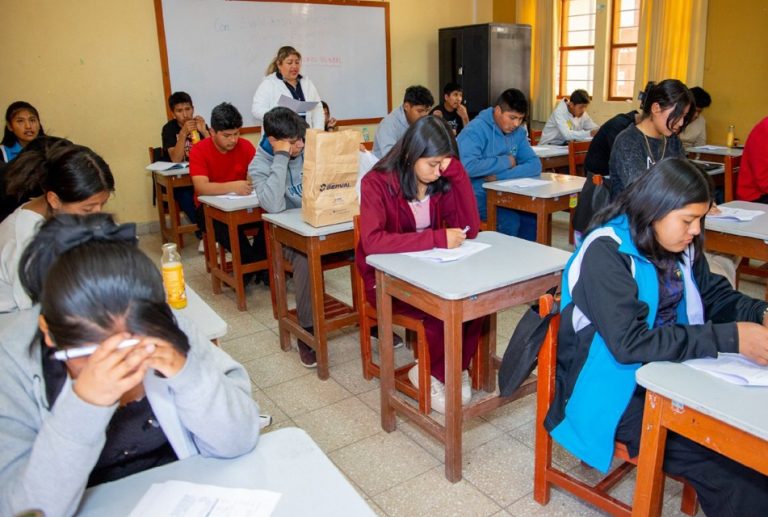 JÓVENES EN POBREZA ACCEDERÁN A HERRAMIENTAS TECNOLÓGICAS PARA PREPARACIÓN PREUNIVERSITARIA TRAS ALIANZA ENTRE JUNTOS Y KUANTUM