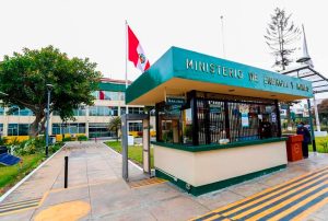 PRESENTAN MEDIDAS DE REESTRUCTURACIÓN EN EL MINISTERIO DE ENERGÍA Y MINAS MEDIANTE DECRETO SUPREMO