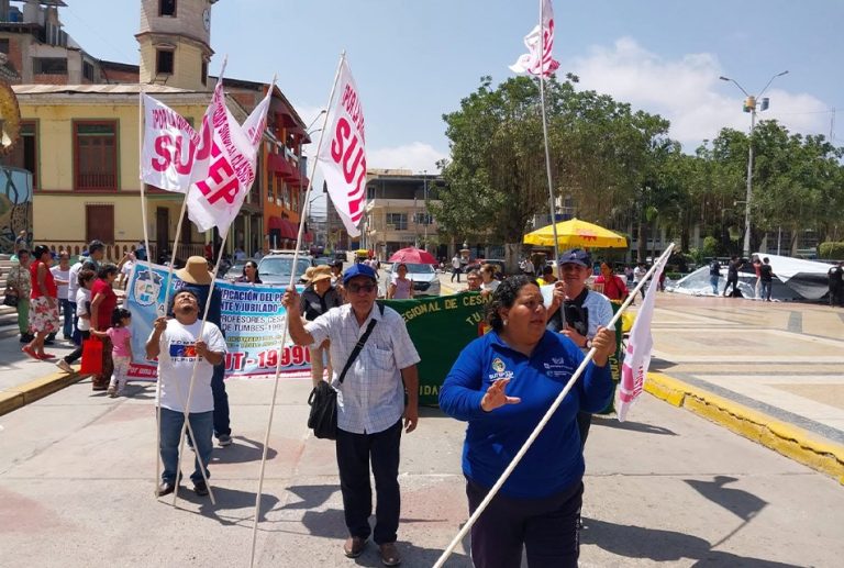 MAGISTERIO DE TUMBES ACATARÁ PARO NACIONAL DEL 29 DE OCTUBRE EN DEMANDA DE INCREMENTO DE PENSIONES PARA LOS MAESTROS JUBILADOS Y DE 6% DEL PBI PARA EL SECTOR EDUCACIÓN