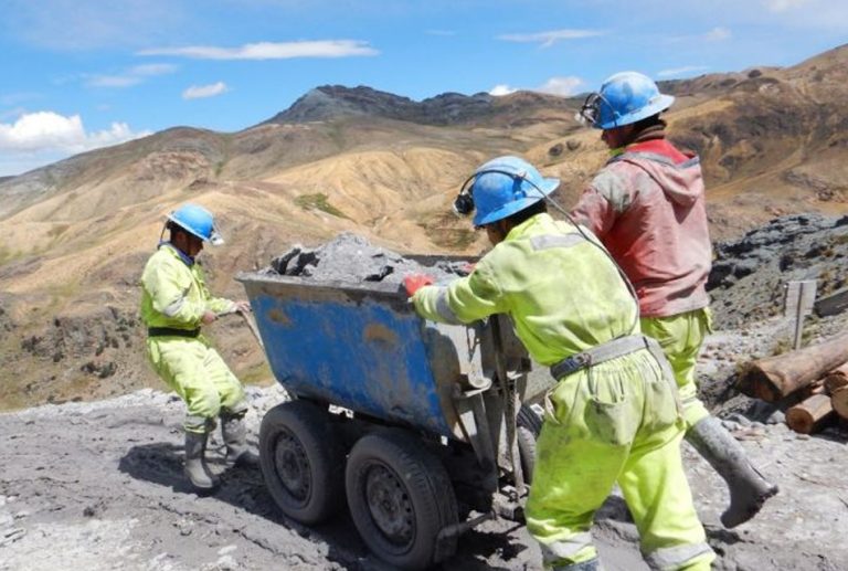 GOBIERNO PRESENTA PROYECTO DE LEY PARA FIJAR NUEVO MARCO REGULATORIO EN LA PEQUEÑA MINERÍA Y MINERÍA ARTESANAL